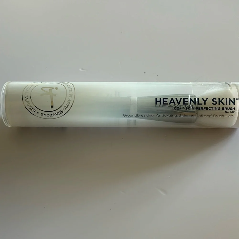 It Cosmetics HEAVENLY SKIN CC+ SKIN-PERFECTING BRUSH #702 - SEALED.
